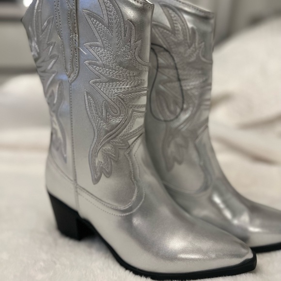 Brand new cowgirl silver boots - Picture 4 of 6
